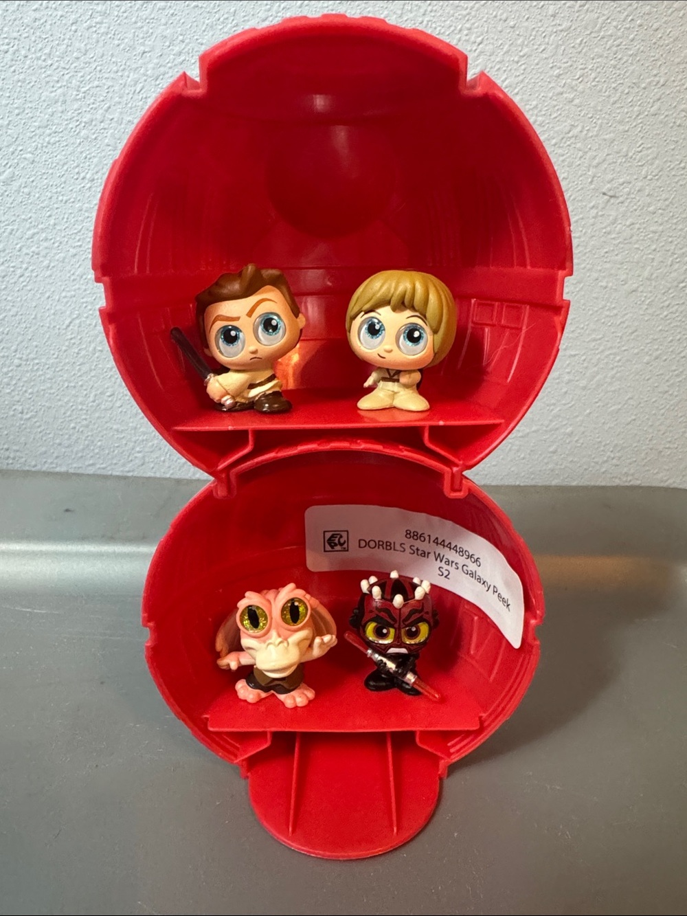 Disney Red Death star with 4 Star Wars doorables